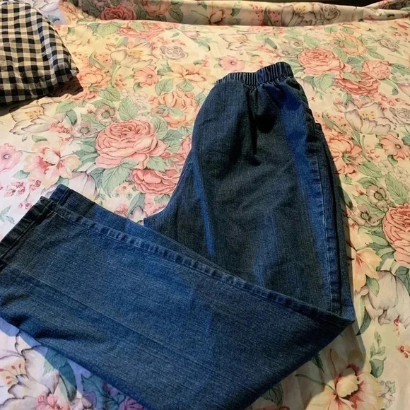 Chic Dark Blue Ladies Jeans Size 12P - Picture 2 of 6